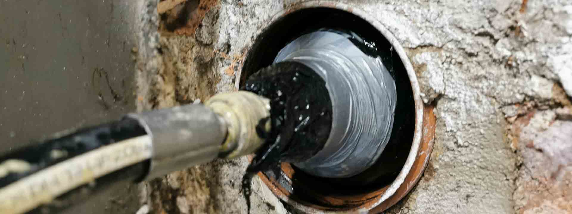 Einbau eines Sanierungselements in eine Abwasserleitung